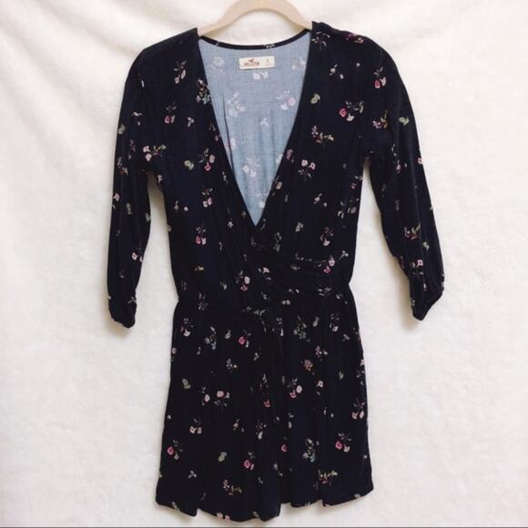 Hollister Black Flower Patterned V-Neck Romper - Picture 6 of 8